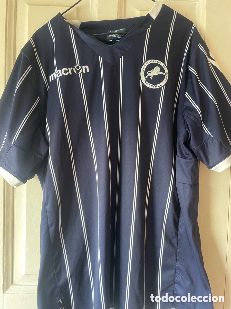 Coleccionismo deportivo: Camiseta Millwall FC 2013/14 - Especial 20 Aniversario The Den - Talla L