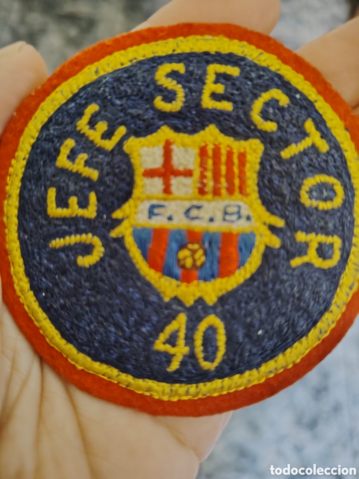 Coleccionismo deportivo: Parche muy antiguo jefe de Sector del campo de f&uacute;tbol Club Barcelona 40