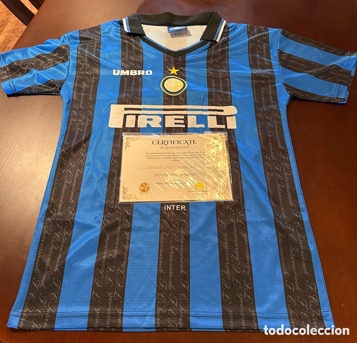 Coleccionismo deportivo: Camiseta Inter de Mil&aacute;n firmada Ronaldo + COA