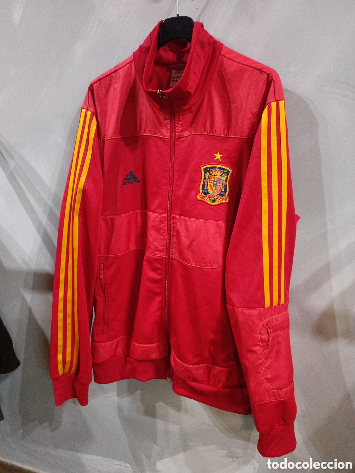 Coleccionismo deportivo: Chaqueta Espa&ntilde;a 2011