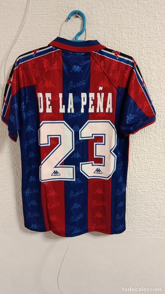 Coleccionismo deportivo: CAMISETA FC BARCELONA - 1996/97 - IVAN DE LA PE&Ntilde;A DORSAL 23 - TALLA M - VINTAGE KAPPA