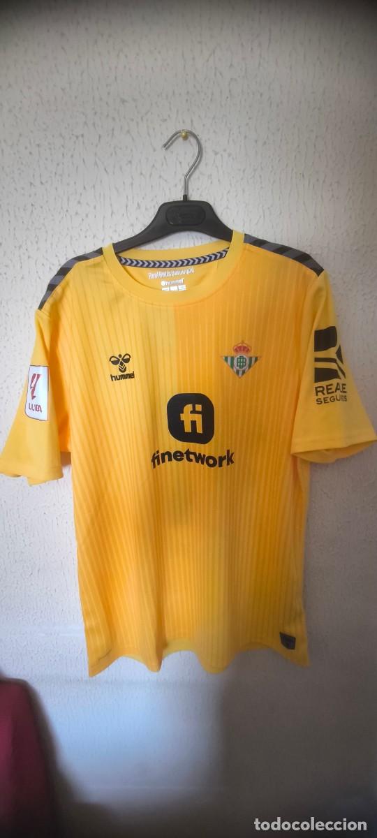 Coleccionismo deportivo: Original | Camiseta Futbol | Talla XL | Real Betis Balompie - 1 Claudio Bravo - firmada match worn