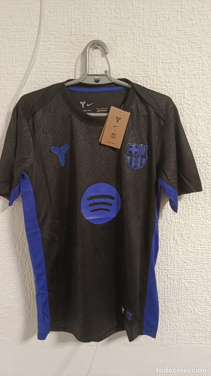 Coleccionismo deportivo: CAMISETA FC BARCELONA - ENTRENAMIENTO 2025/26 - MARCA NIKE KOBE BRYANT - TALLA M