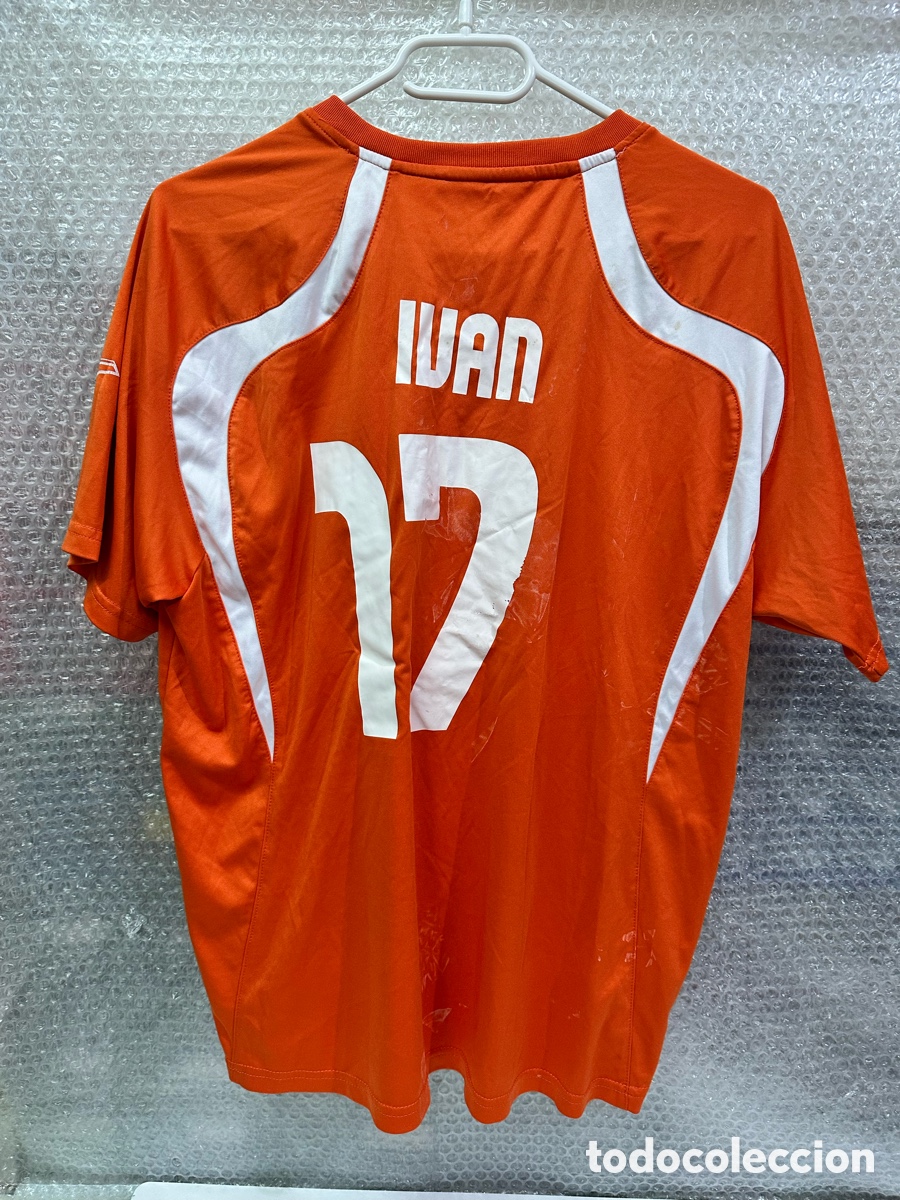 Sports collectibles: Antigua Camiseta deportiva de F&uacute;tbol C.F. ALICANTE IV&Aacute;N 17 TALLA -S- Joma