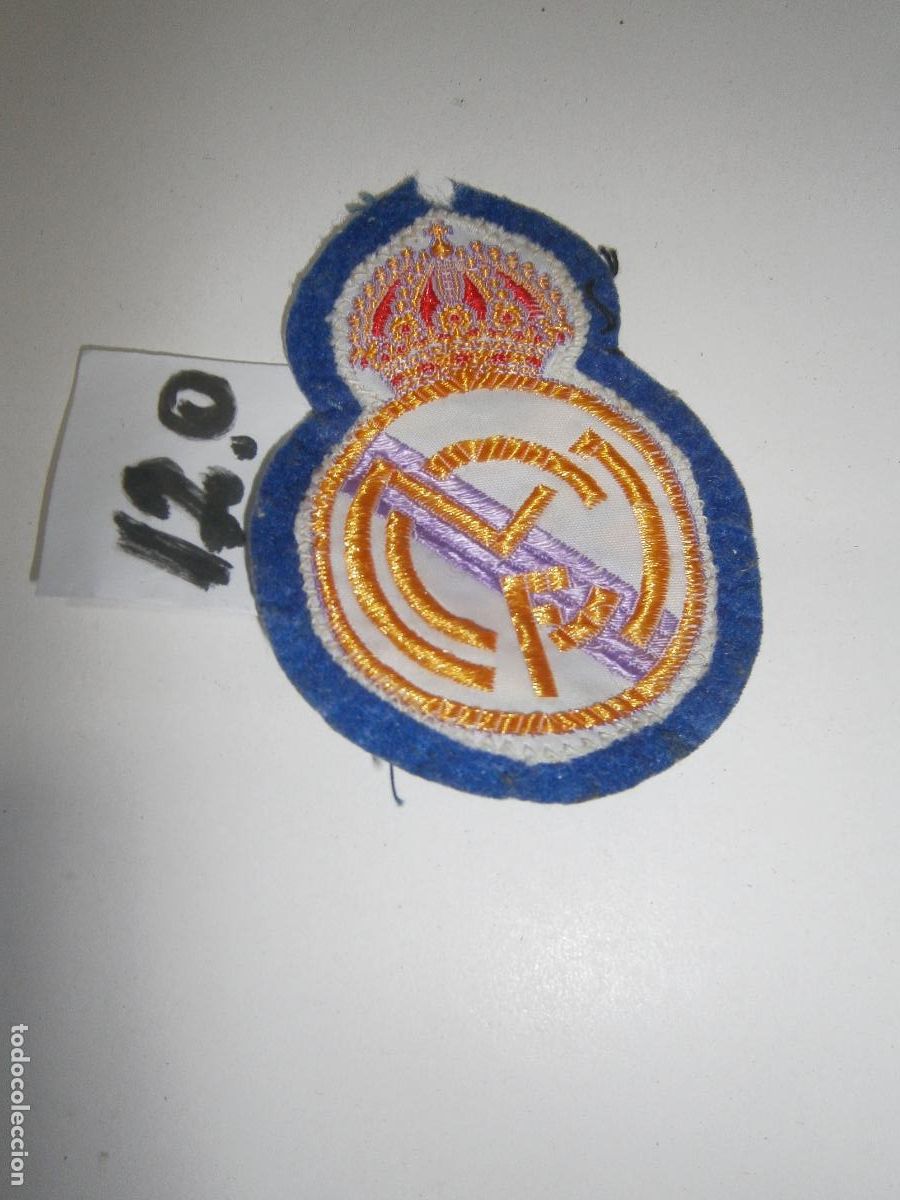 Coleccionismo deportivo: ANTIGUO ESCUDO BORDADO DEL REAL MADRID