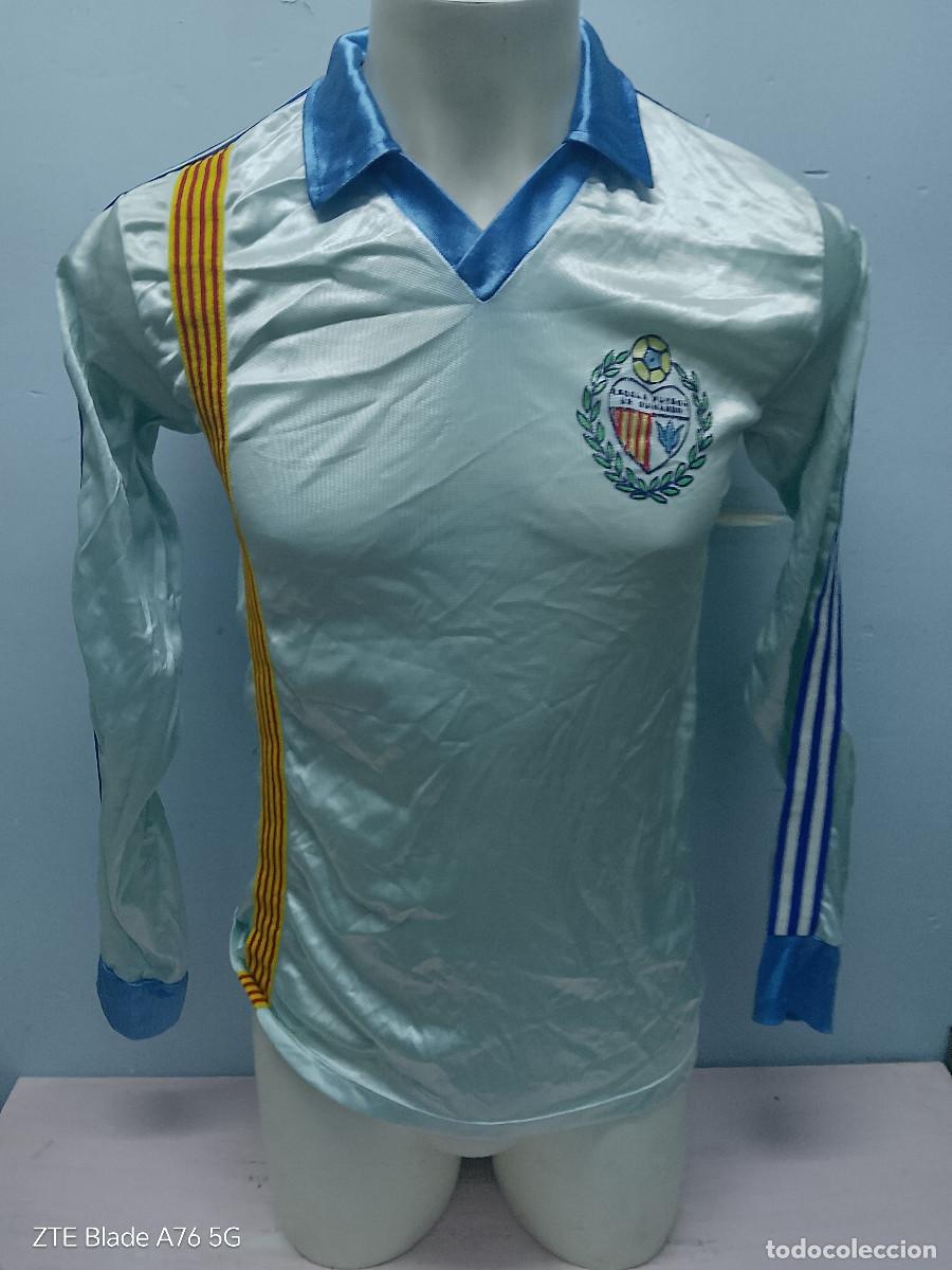 Coleccionismo deportivo: 1980 Escola de Futbol Guinard&oacute; Sagrada Fam&iacute;lia camiseta futbol Barcelona S