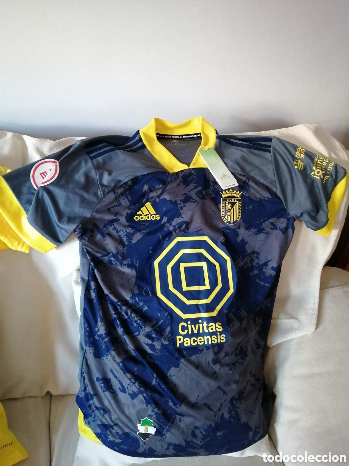 Coleccionismo deportivo: Camisetas CD Badajoz ...lote selecto. - Foto 2