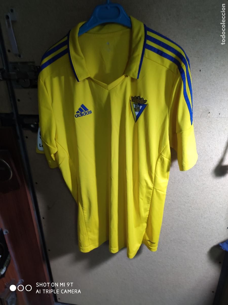 Coleccionismo deportivo: camiseta del cadiz amarilla