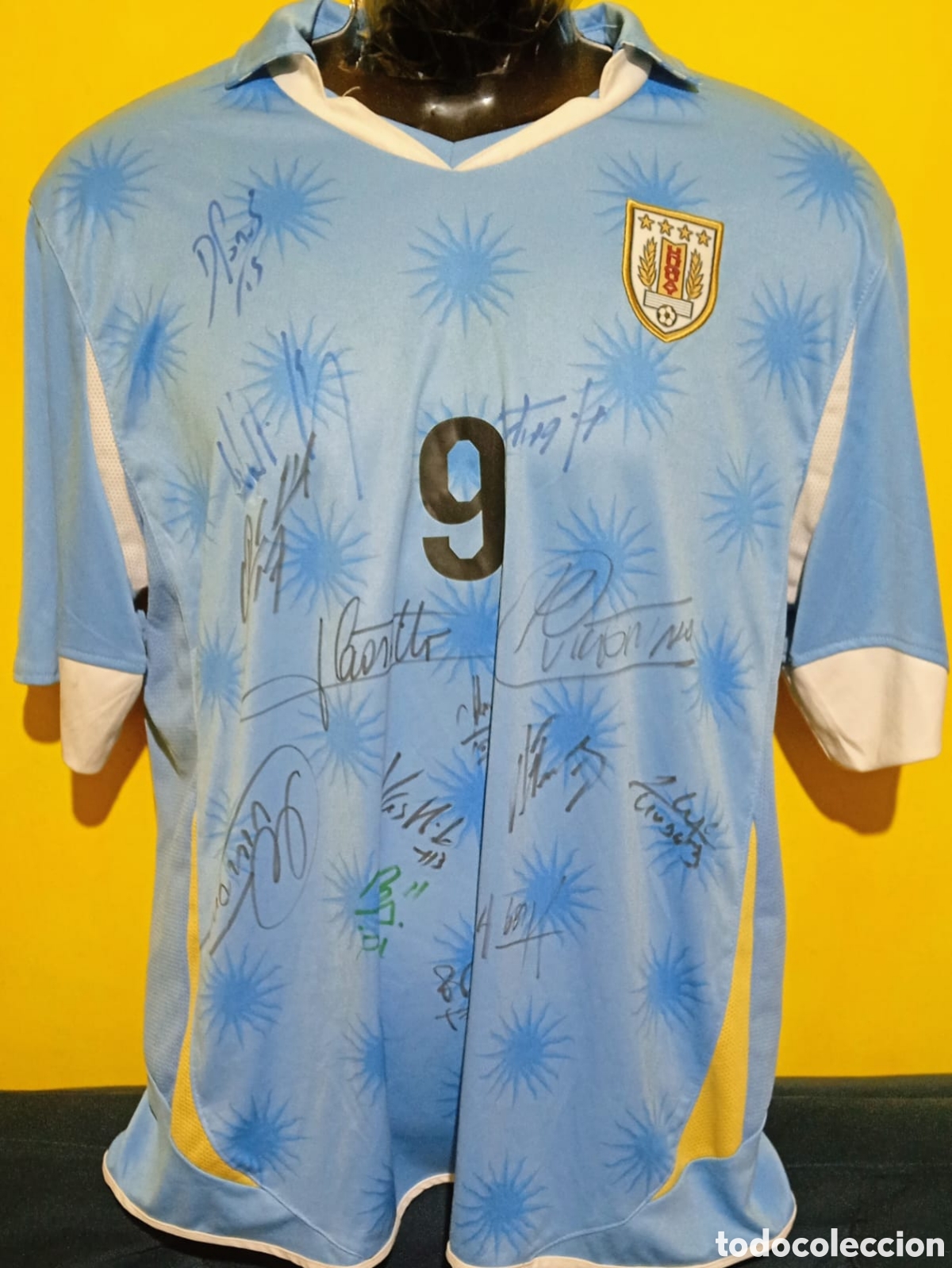 Coleccionismo deportivo: Camiseta de la Selecci&oacute;n de Uruguay autografiada