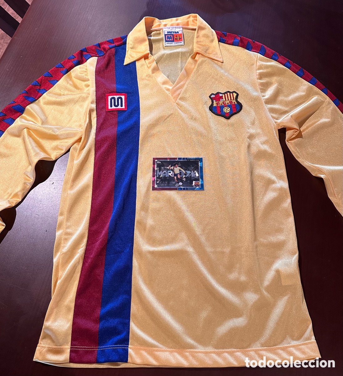 Coleccionismo deportivo: Camiseta F.C.Barcelona m&aacute;s cromo Maradona
