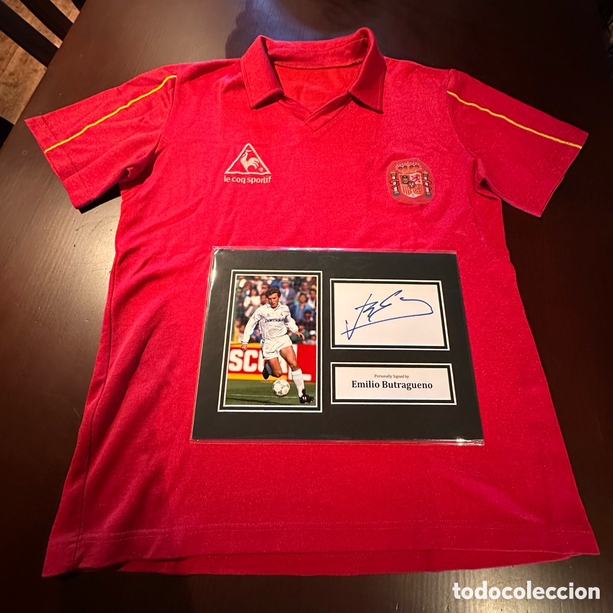 Coleccionismo deportivo: Camiseta Espa&ntilde;a 86 + foto Butrqgueńo firmada