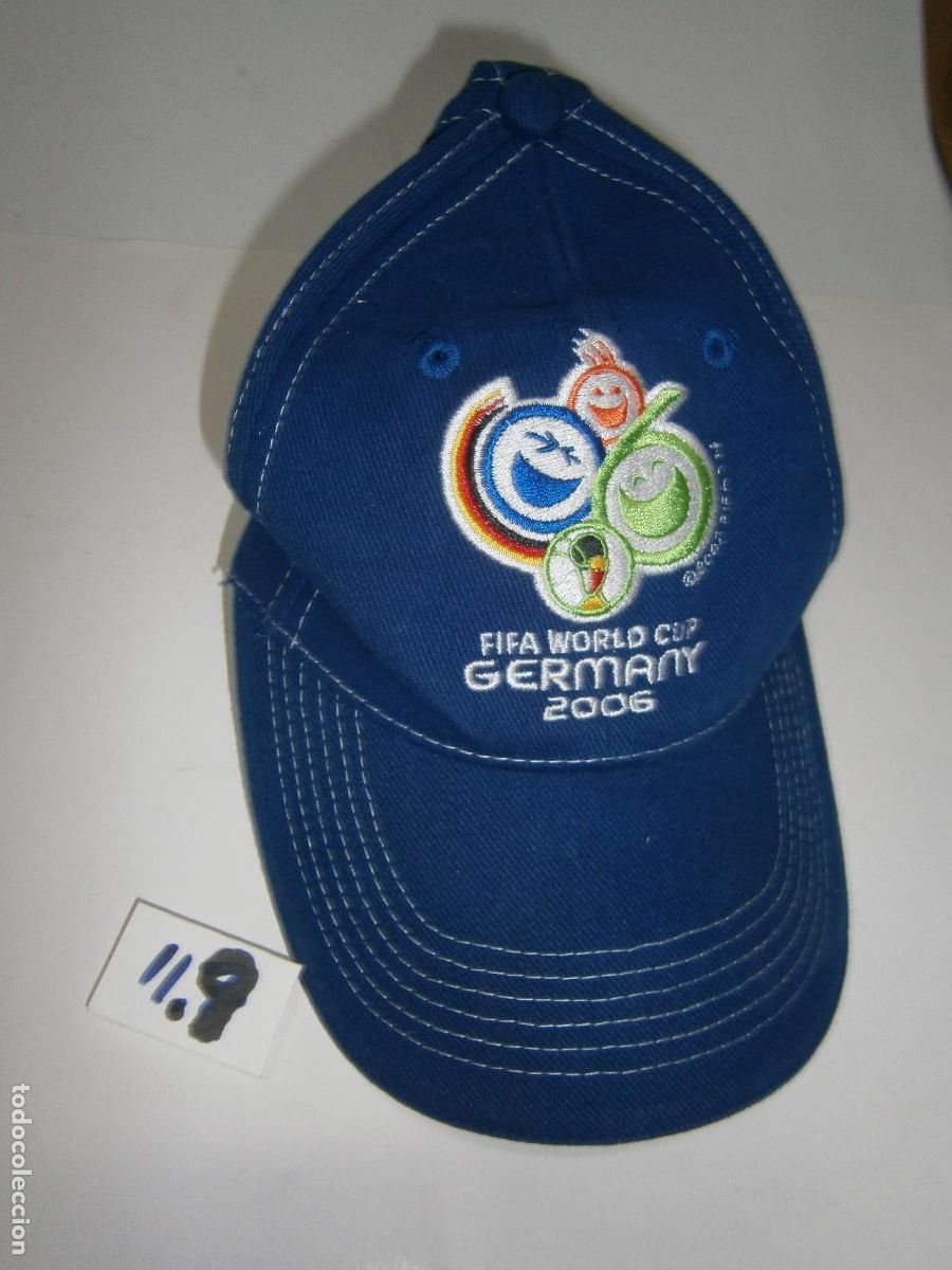 Coleccionismo deportivo: ANTIGUA GORRA VINTAGE ORIGINAL MUNDIAL DE FUTBOL ALEMANIA 2006 ORIGINAL