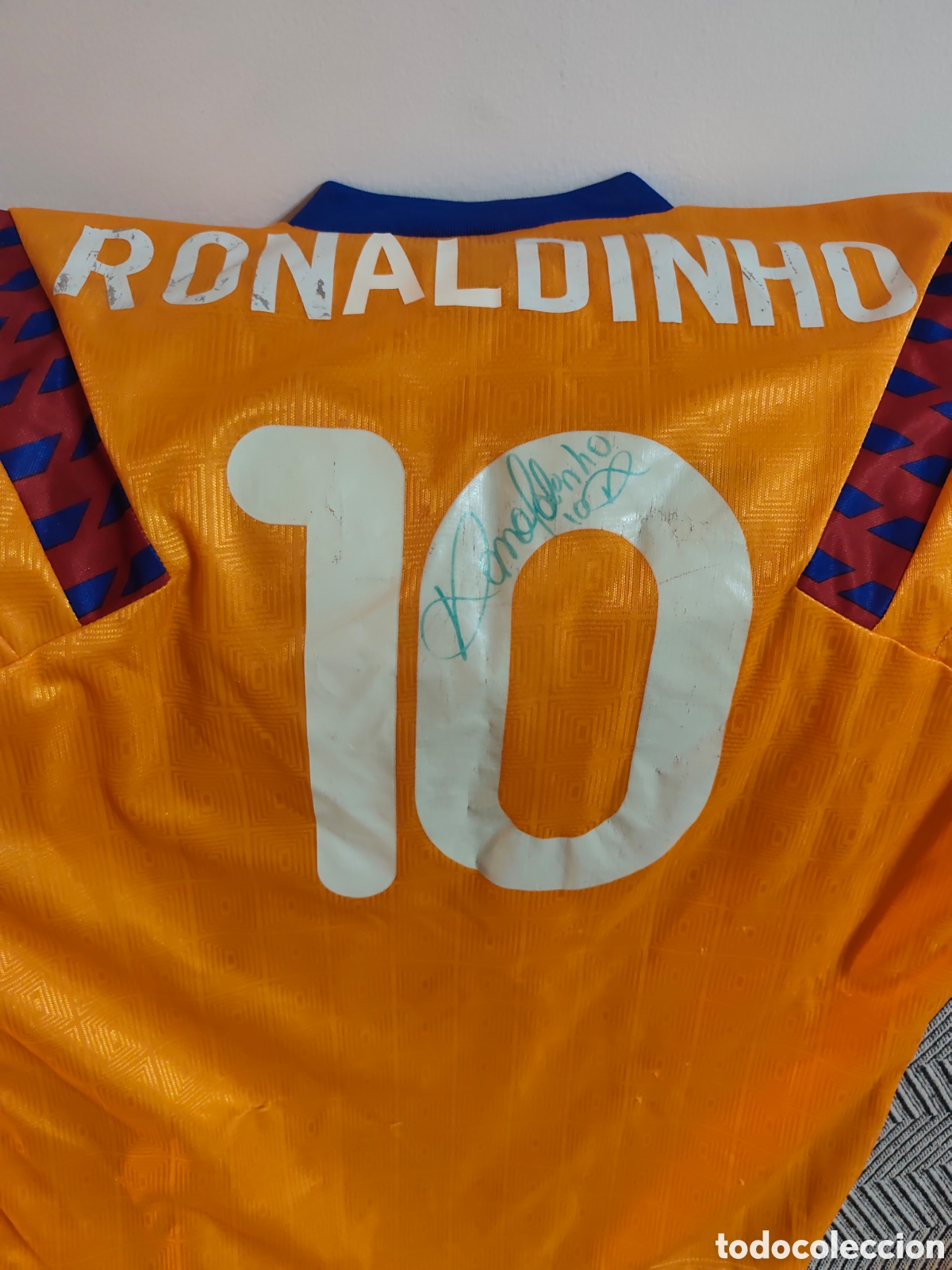 Coleccionismo deportivo: Camiseta Wembley 1992 fc Barcelona firmada Ronaldinho