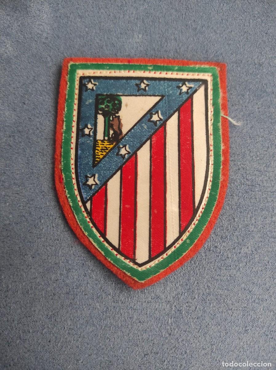 Coleccionismo deportivo: Atl&eacute;tico de Madrid. Escudo camiseta a&ntilde;os 70