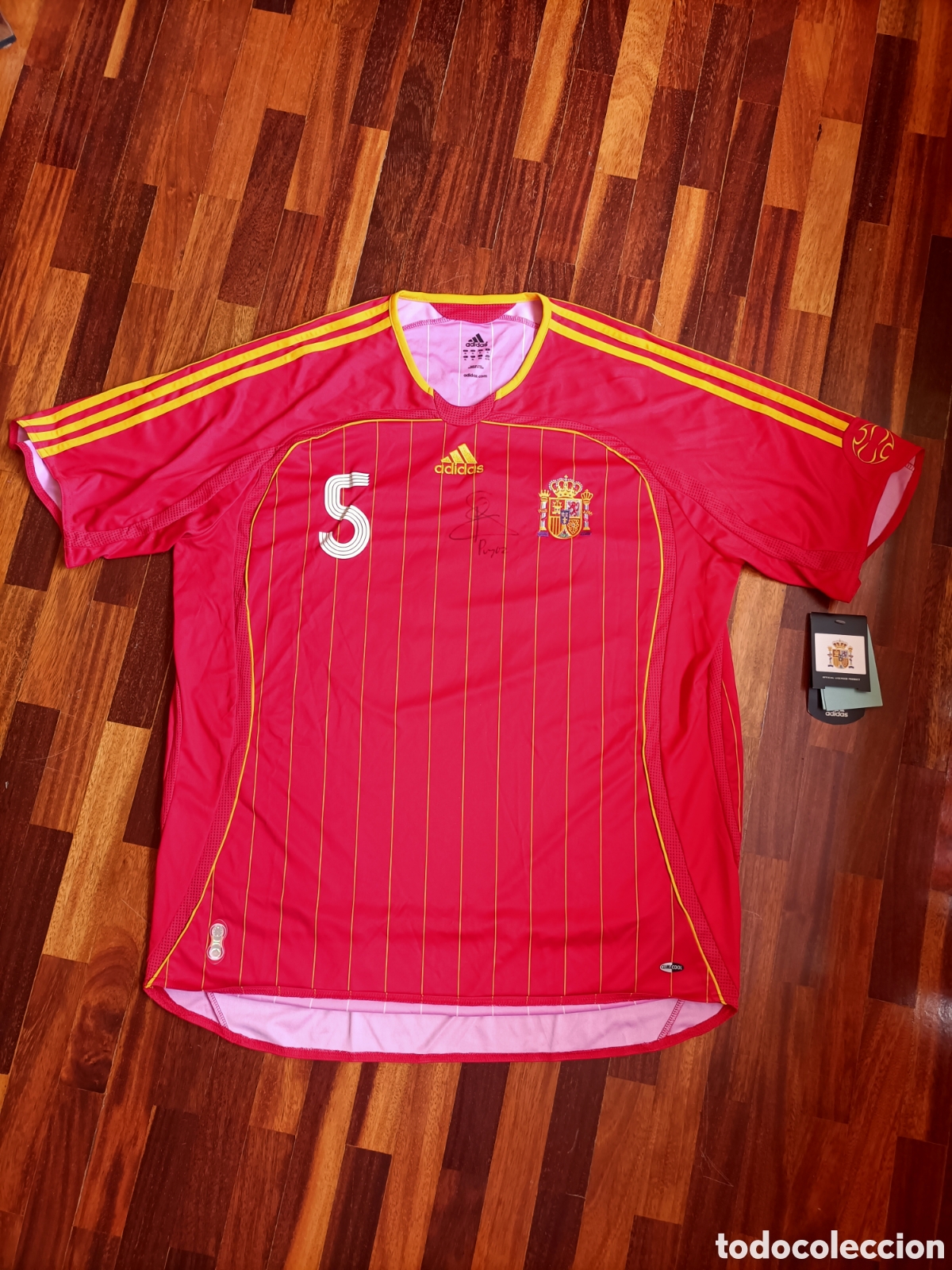 Coleccionismo deportivo: Camiseta Espa&ntilde;a Puyol N&ordm;5 Firmada Adidas