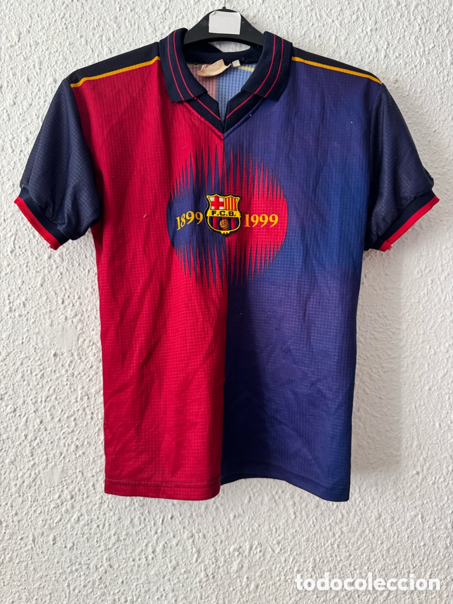 Sports collectibles: Antigua Camiseta deportiva de F&uacute;tbol centenario del FC Barcelona TALLA -M-