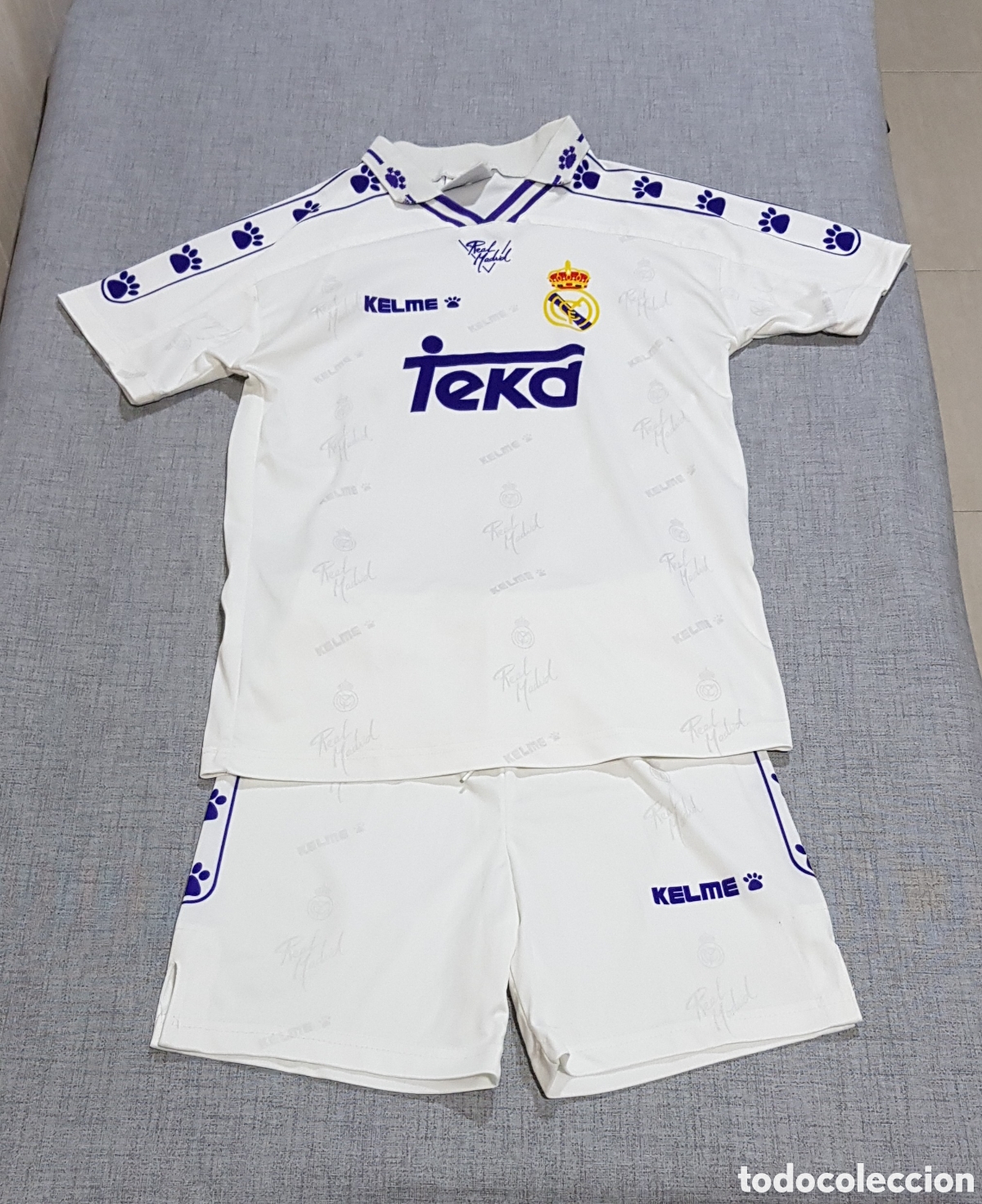 Collectionnisme sportif: CONJUNTO OFICIAL CAMISETA Y PANTAL&Oacute;N REAL MADRID KELME. TALLA 10. INFANTIL. SIN NUMERACI&Oacute;N. A&Ntilde;OS 90.