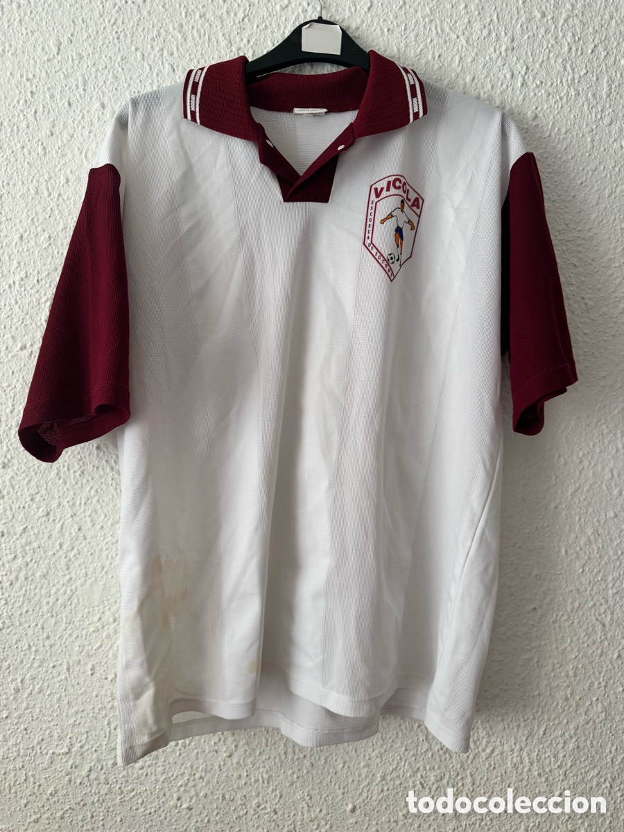 Sports collectibles: Antigua Camiseta deportiva vintage Escuela de F&uacute;tbol Vicola TALLA -XL-