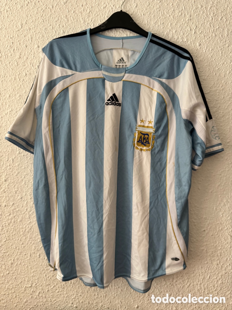 Sports collectibles: Antigua Camiseta deportiva vintage de F&uacute;tbol Selecci&oacute;n Argentina TALLA -M- Adidas