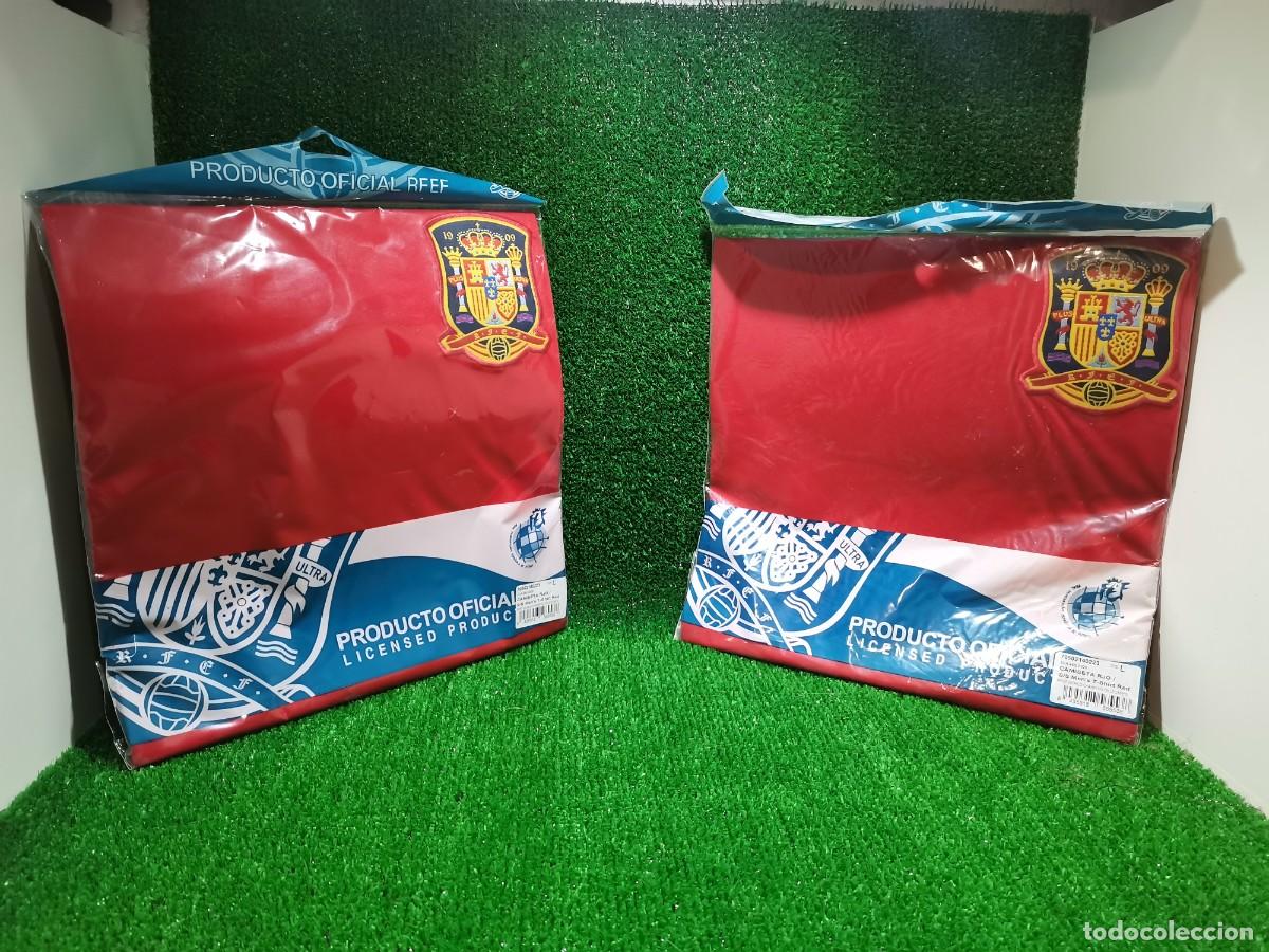 Coleccionismo deportivo: lote de 2 camisetas de espa&ntilde;a