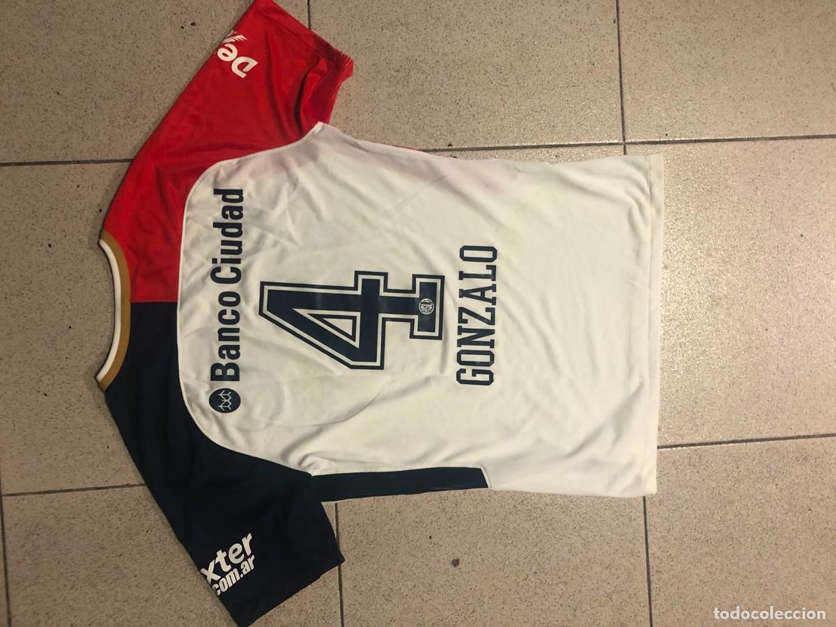 Coleccionismo deportivo: Camiseta ORIGINAL de Gonzalo Rodr&iacute;guez N&ordm;4, ex capit&aacute;n de la Fiorentina y de San Lorenzo