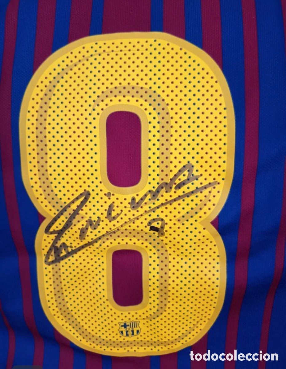 Coleccionismo deportivo: Camiseta firmada por iniesta