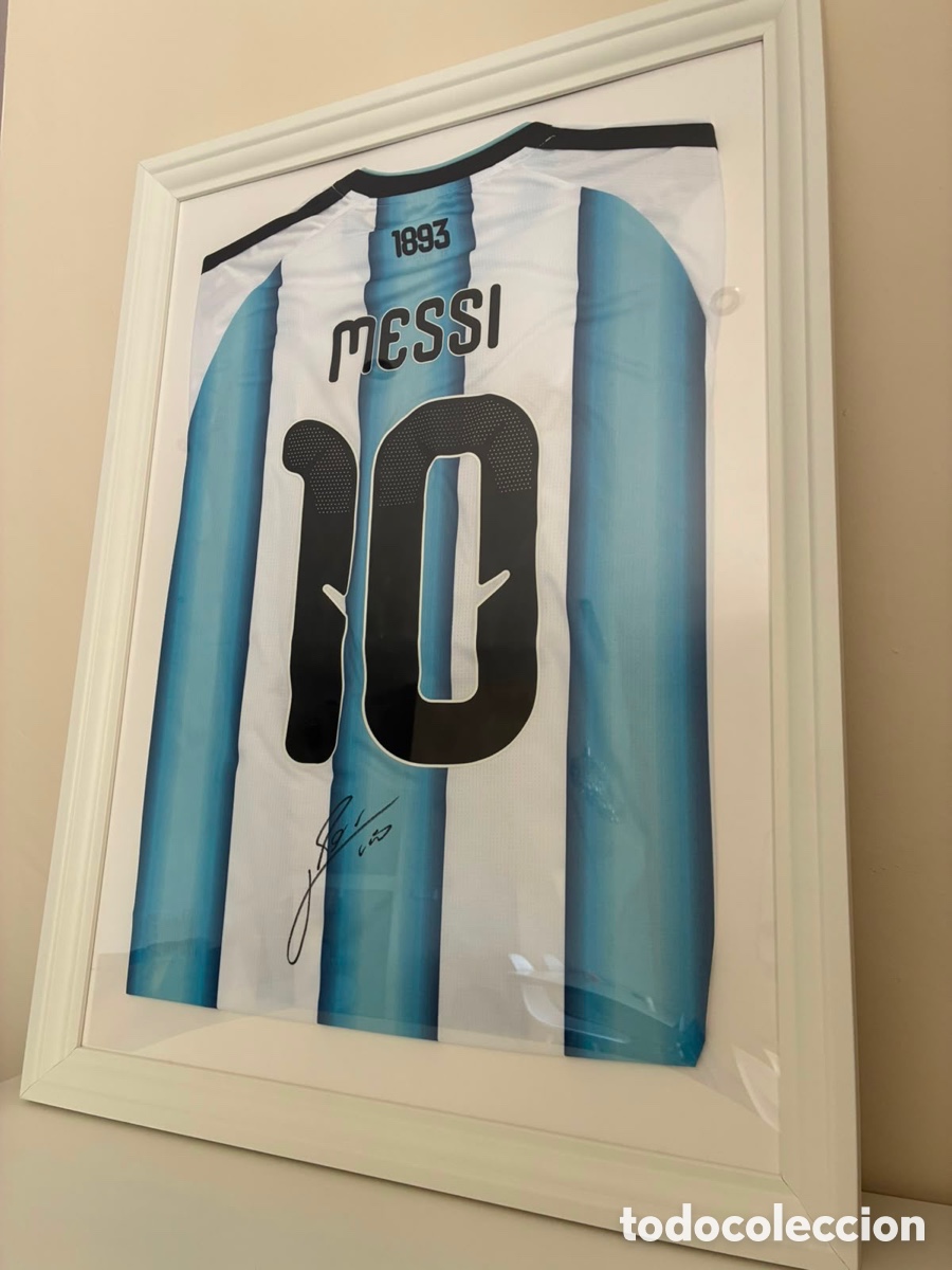 Coleccionismo deportivo: camiseta firmada y enmarcada messi