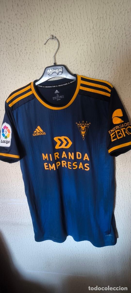 Coleccionismo deportivo: Original | Camiseta futbol shirt | Talla S | CD Mirandes 15 Riccardo Capellini player issue v Girona