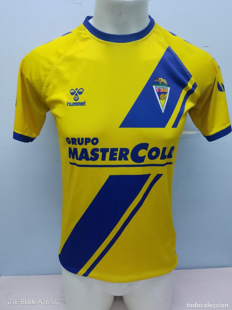 Coleccionismo deportivo: EE Guineueta Barcelona camiseta futbol football shirt M 52cts Catalunya