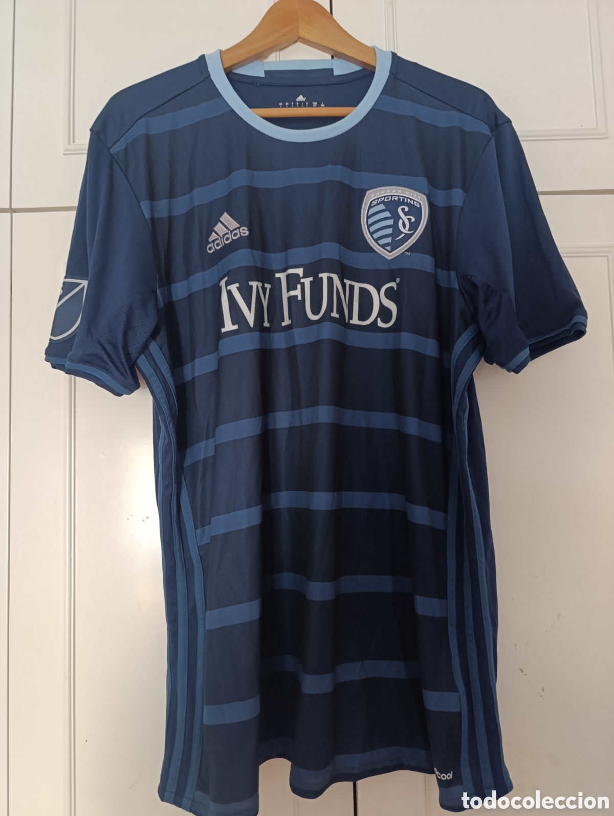 Coleccionismo deportivo: Camiseta oficial Sporting Kansas de la Liga MLS