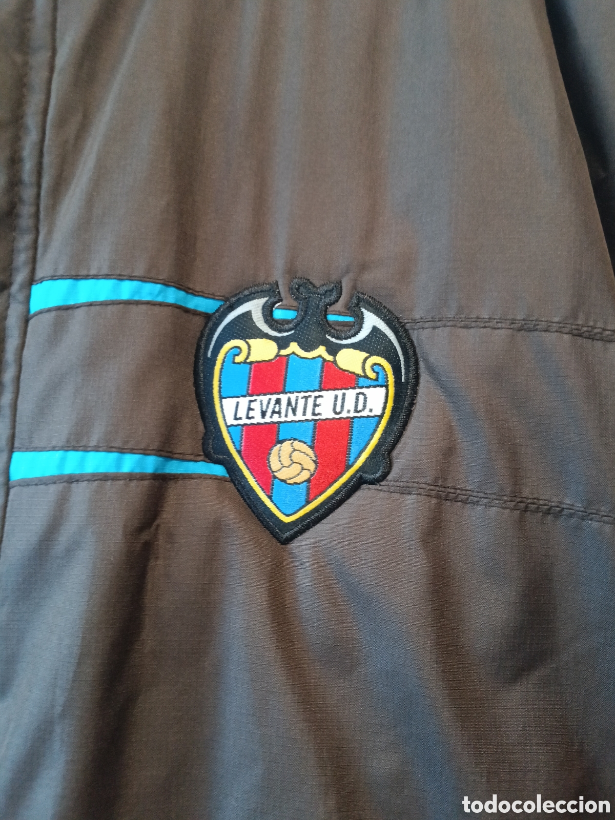 Coleccionismo deportivo: Abrigo UD Levante 2000s - Foto 3
