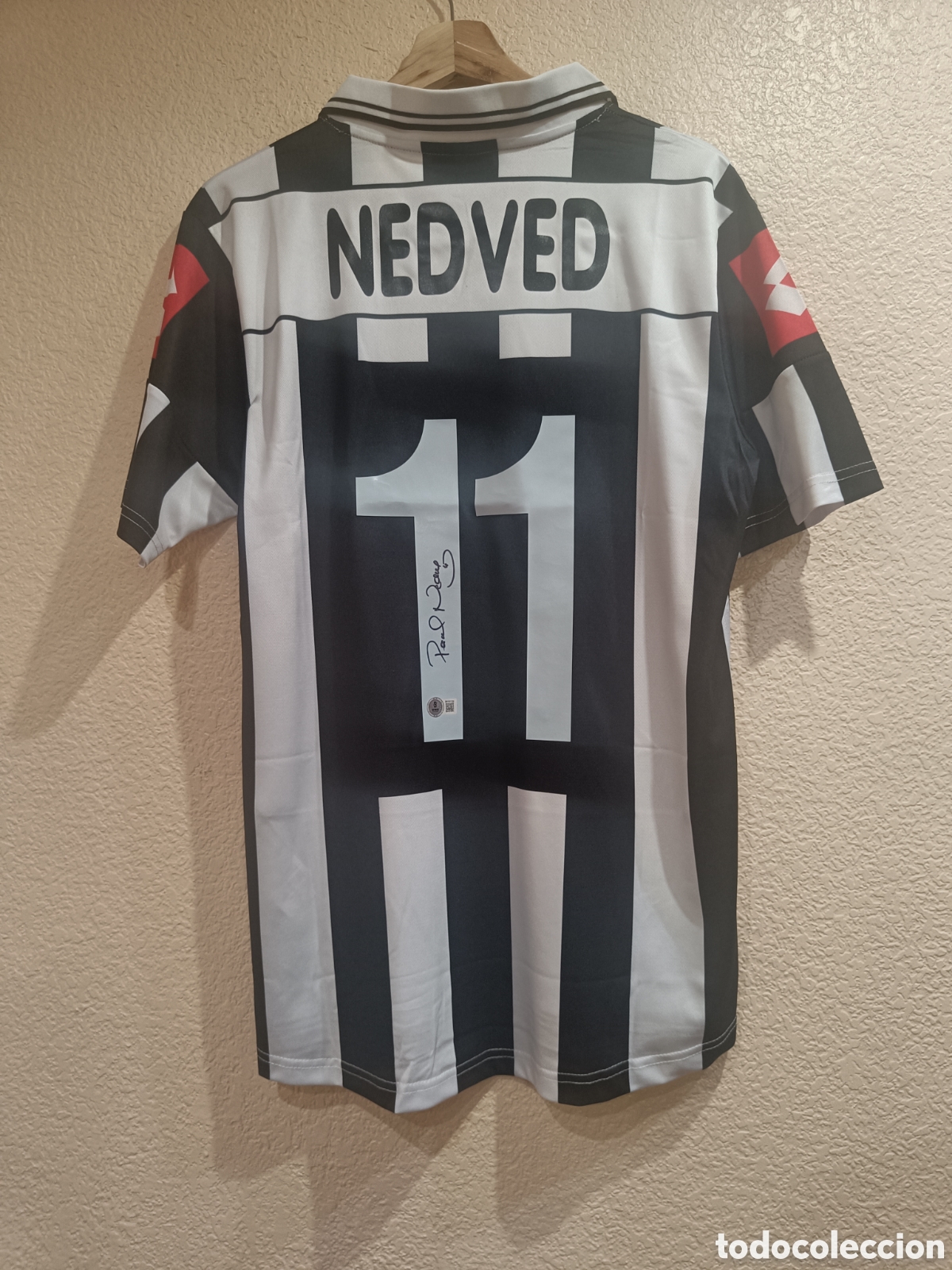 Coleccionismo deportivo: Pavel Nedved Juventus Soccer Jersey + COA Beckett