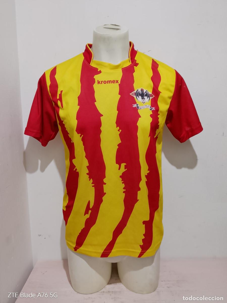 Coleccionismo deportivo: Masnou united maresme Barcelona senyera camiseta futbol catalunya M