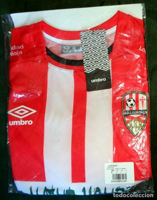 Coleccionismo deportivo: CAMISETA F&Uacute;TBOL TEMPORADA LIGA 21/22 2021 2022 UD LOGRO&Ntilde;&Eacute;S. ORIGINAL UMBRO. NUEVA PRECINTADA! CASA