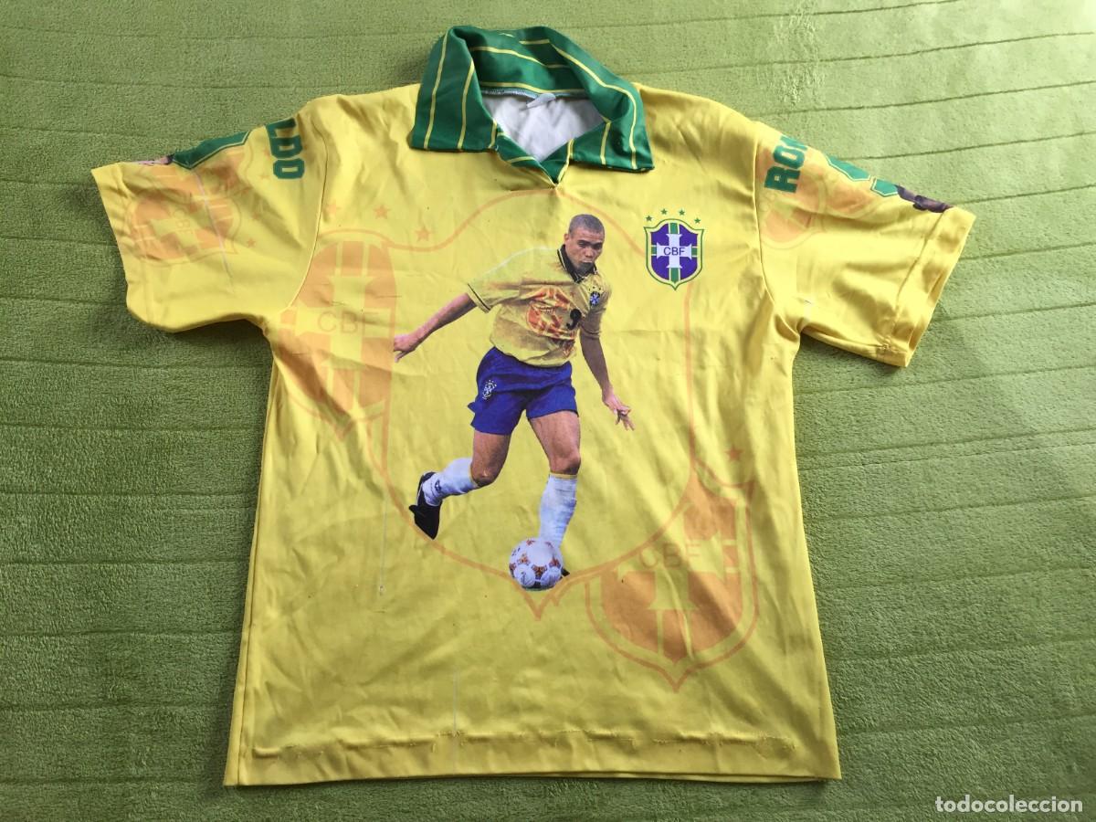 Collectionnisme sportif: Antigua camiseta Selecci&oacute;n de Brasil de Ronaldo Luis Naz&aacute;rio de Lima - Con fotos impresas - talla M