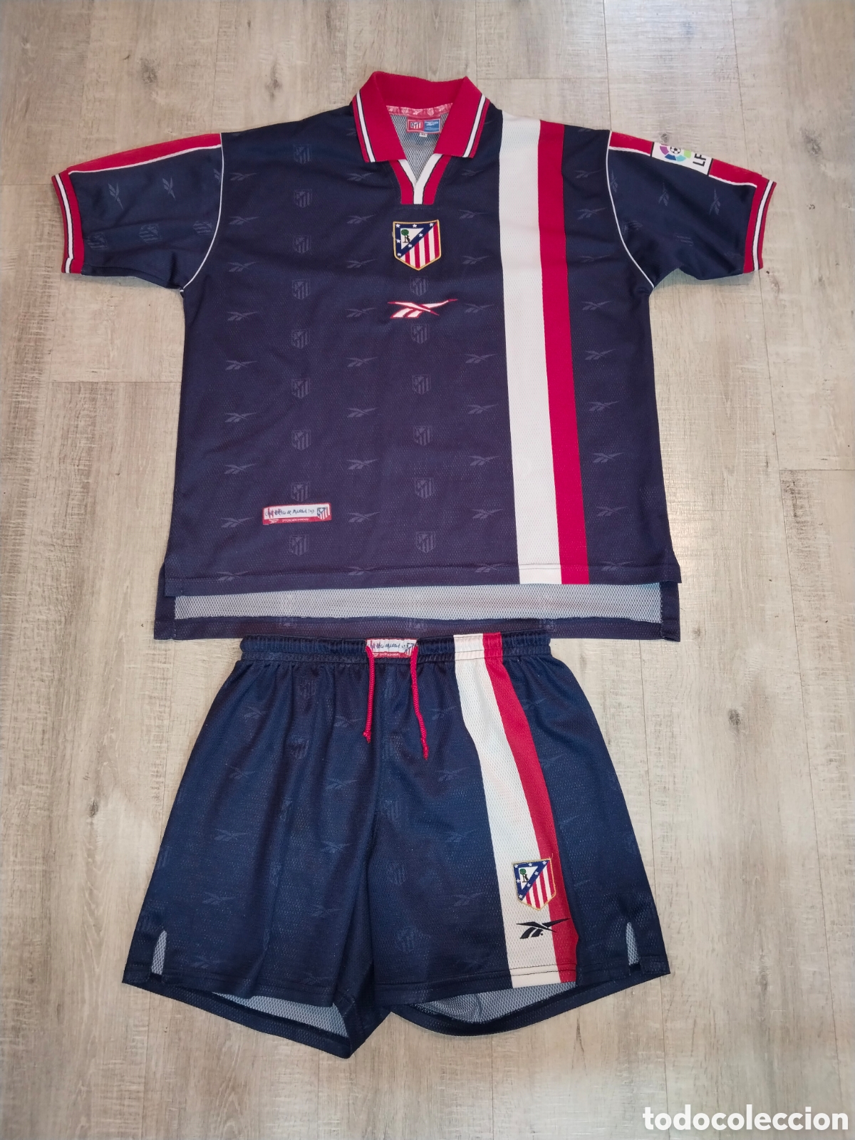 Coleccionismo deportivo: Equipaci&oacute;n Completa Atl&eacute;tico de Madrid 1998/1999 Reebok Away Talla XL Original