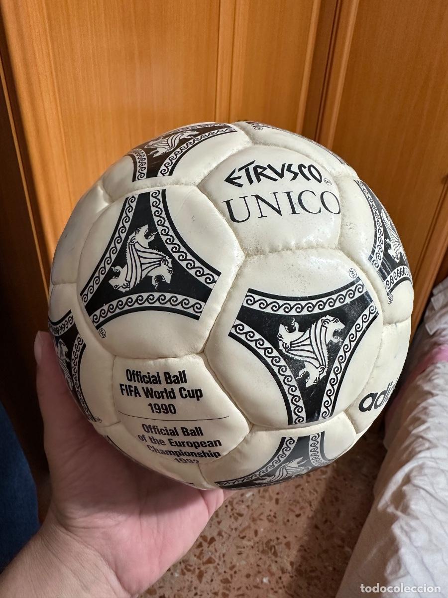 Coleccionismo deportivo: Bal&oacute;n original Estrusco &Uacute;nico Firmado por Julen Guerrero y resto de la plantilla de esa &eacute;poca