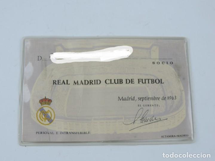 Sammelleidenschaft Sport: CARNET DEL REAL MADRID, SOCIO 1963 ORIGINAL, CON FOTOGRAFIA POR EL REVERSO, MIDE 11,5 X 7 CMS.