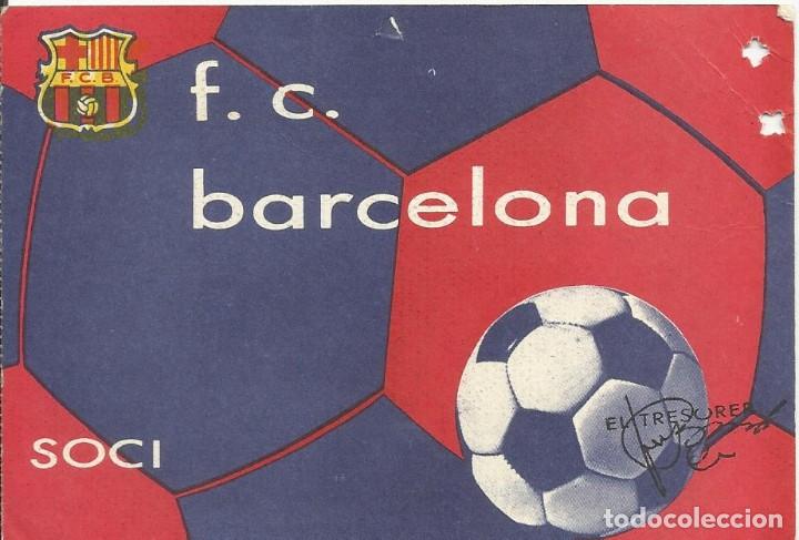 Sports collectibles: Socio Carnet Club de F&uacute;tbol Barcelona. 3er trimestre 1975. 8x12 cm. Buen estado con signos edad.