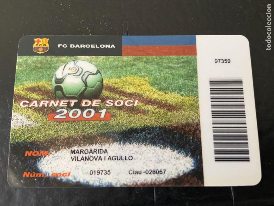 Coleccionismo deportivo: carnet del socio del barcelona 2001 - Foto 1