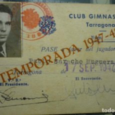 Coleccionismo deportivo: TARJETA PASE JUGADOR FUTBOL DEL CLUB GIMNASTICO TARRAGONA TEMPORADA 1947-48. Lote 403371504