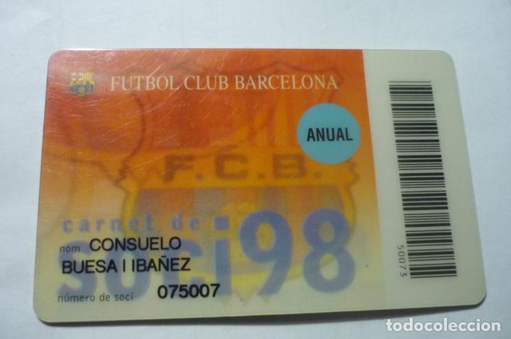 Sports collectibles: CARNET PLASTICO FUTBOL ANUAL SOCIO 98 C.F. BAECELONAA