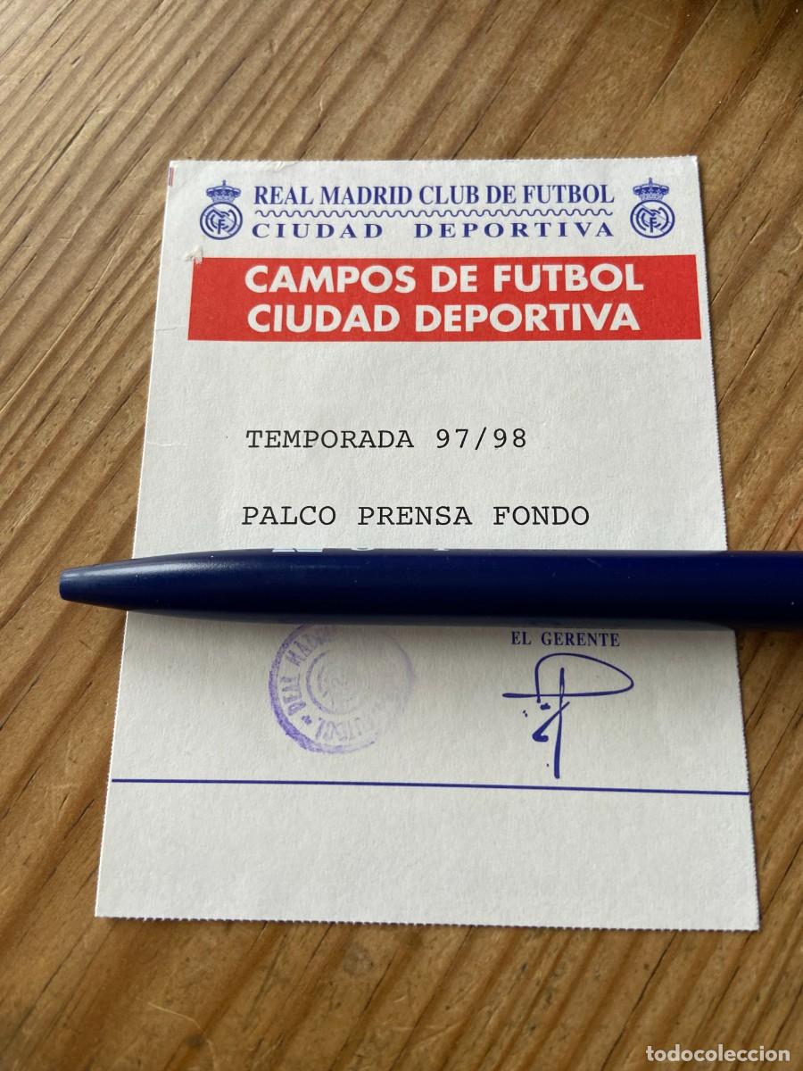 Coleccionismo deportivo: R26372 CARNET PASE REAL MADRID FUTBOL CIUDAD DEPORTIVA TEMPORADA 1997 1998 ABONO SOCIO