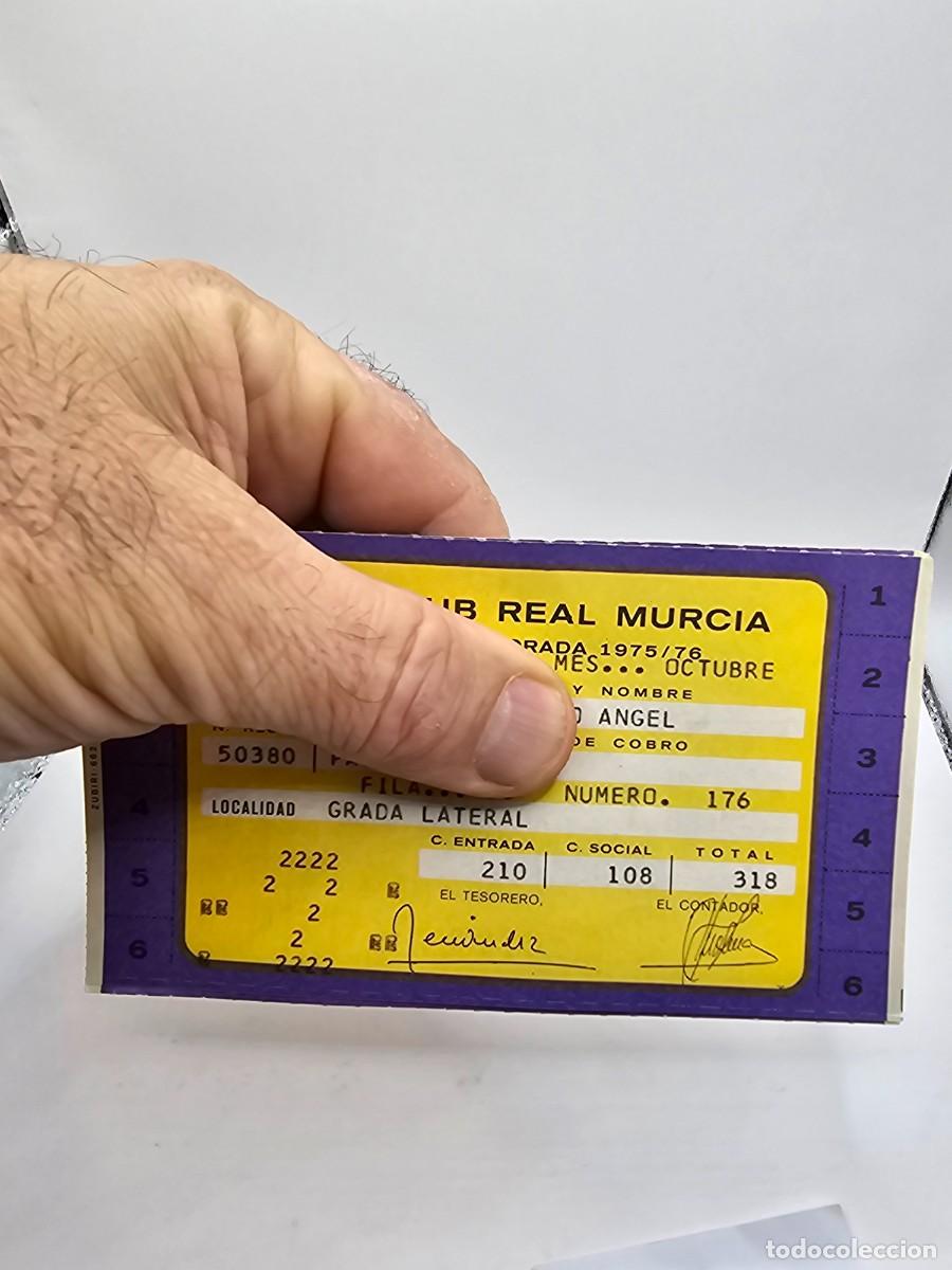 Sports collectibles: carnet socio abonado pase f&uacute;tbol club Murcia 1975 1976