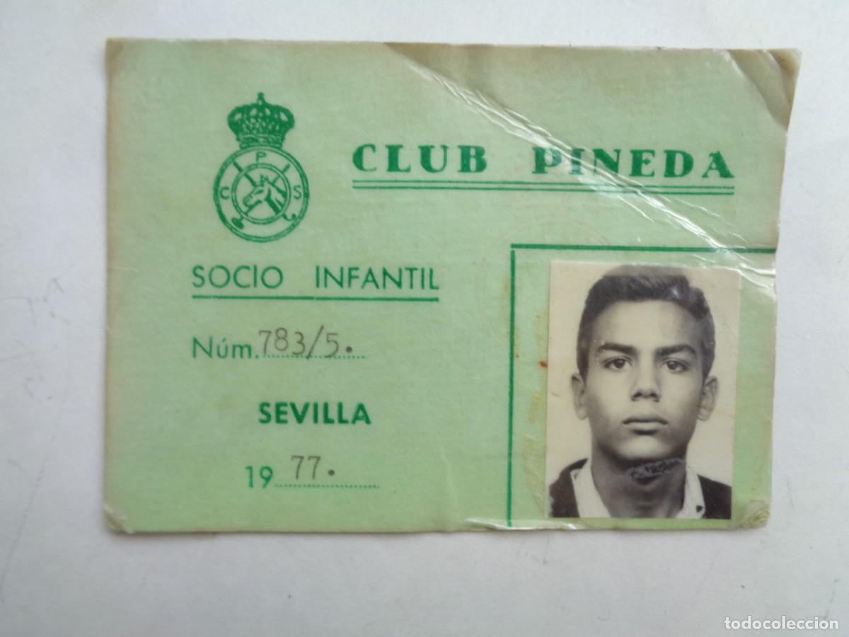 Sports collectibles: CLUB PINEDA DE SEVILLA : CARNET DE SOCIO INFANTIL . SEVILLA, 1977