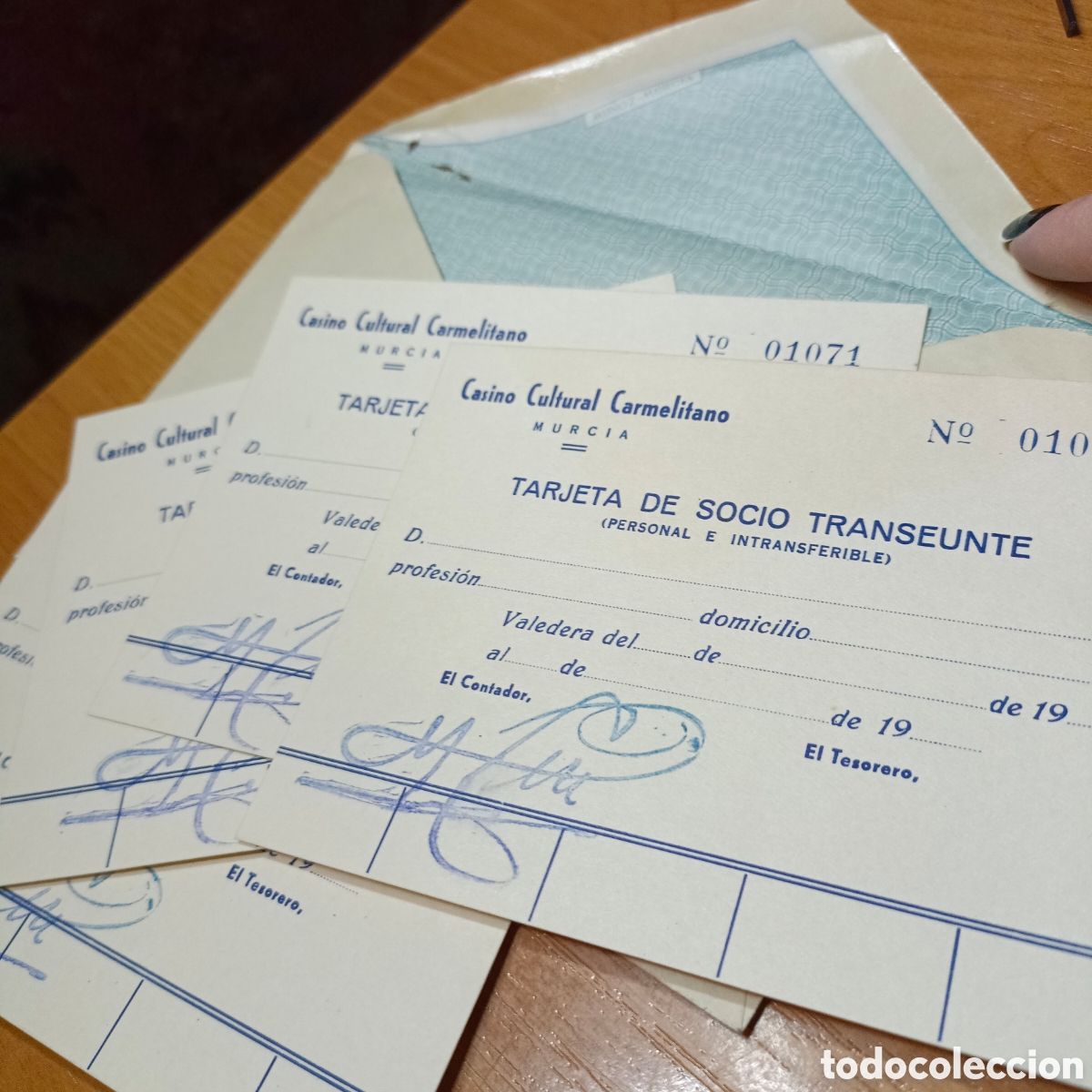 Sports collectibles: 4 tarjetas en blanco, firmadas, del casino cultural carmelitano Murcia con sobre original