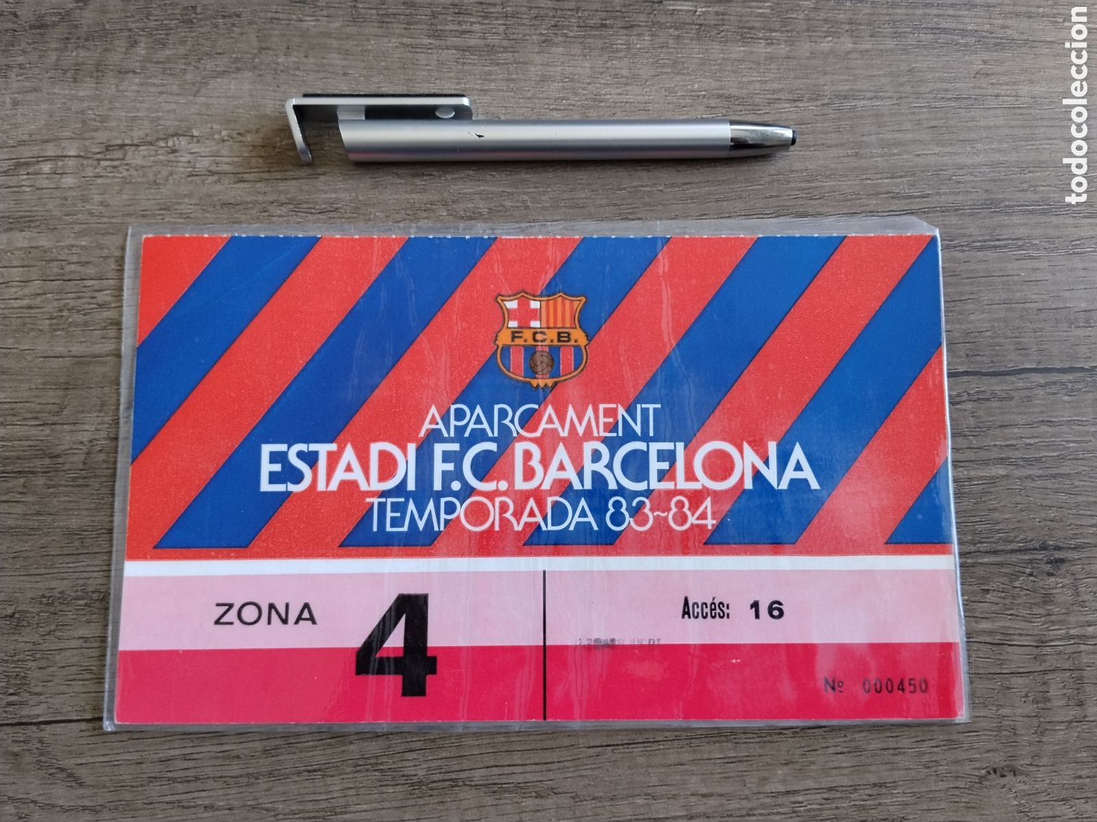 Coleccionismo deportivo: Carnet o acreditaci&oacute;n parquing FC Barcelona estadio Camp nou.temporada 83/84.culers.les corta.dream