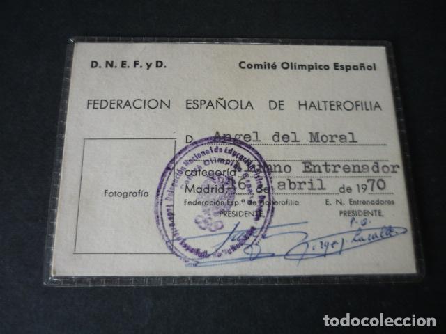 Coleccionismo deportivo: TARJETA IDENTIDAD COMITE OLIMPICO ESPA&Ntilde;OL FEDERACION DE HALTEROFILIA 1970 ENTRENADOR