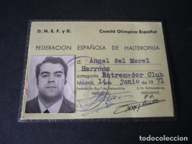 Coleccionismo deportivo: TARJETA IDENTIDAD COMITE OLIMPICO ESPA&Ntilde;OL FEDERACION DE HALTEROFILIA 1971 ENTRENADOR