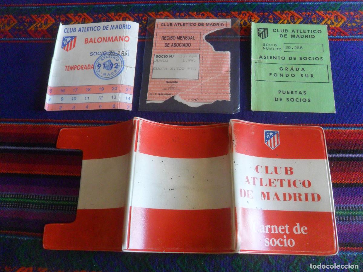Coleccionismo deportivo: CARNET SOCIO ATL&Eacute;TICO DE MADRID CON ABONO BALONMANO 1991 1992 Y RECIBO MENSUAL. RARO.